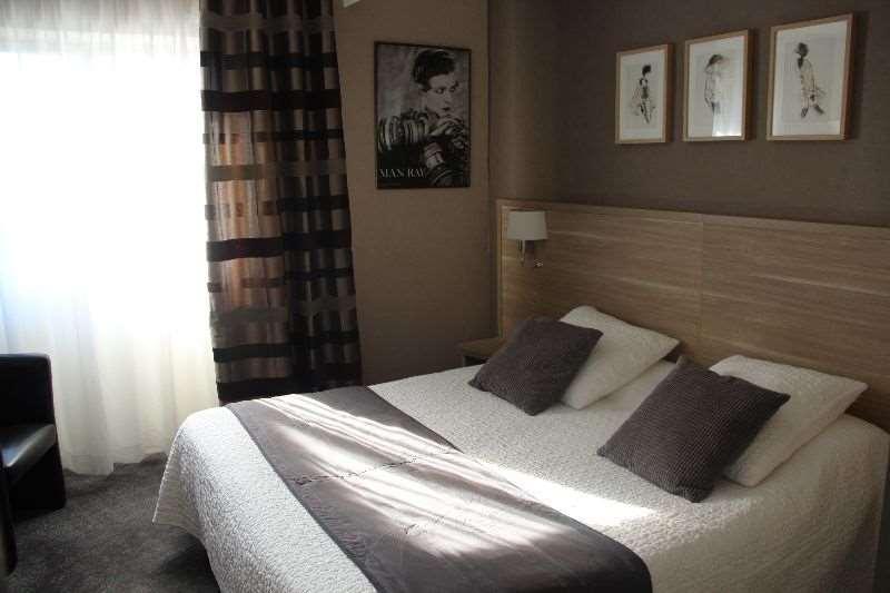 Brit Hotel Le Cygne Saint-Hilaire-du-Harcouët الغرفة الصورة