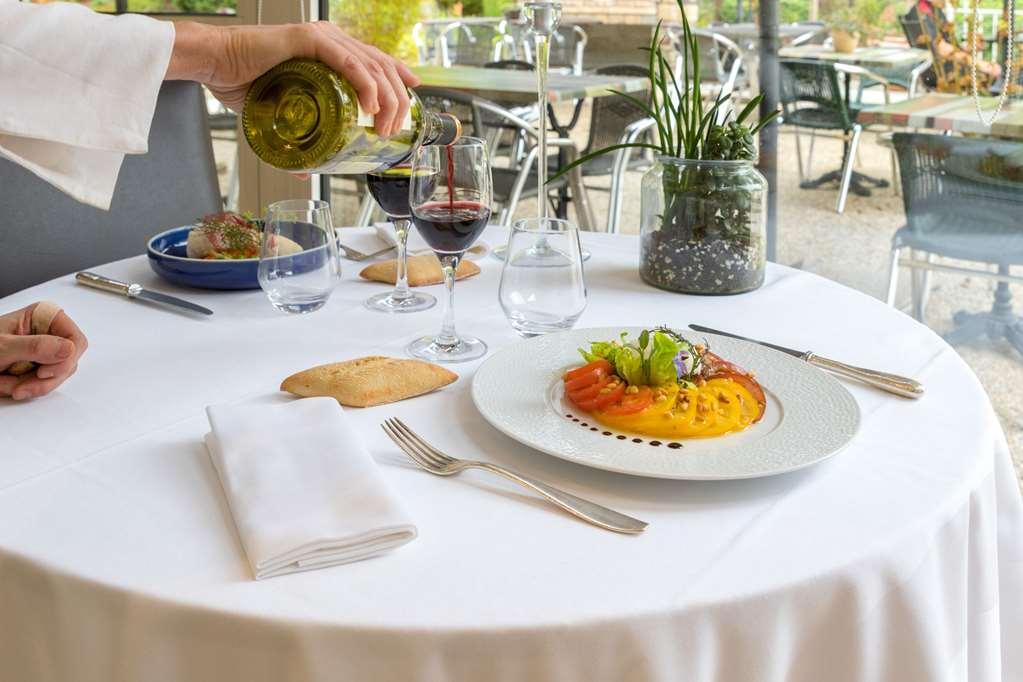 Brit Hotel Le Cygne Saint-Hilaire-du-Harcouët المطعم الصورة